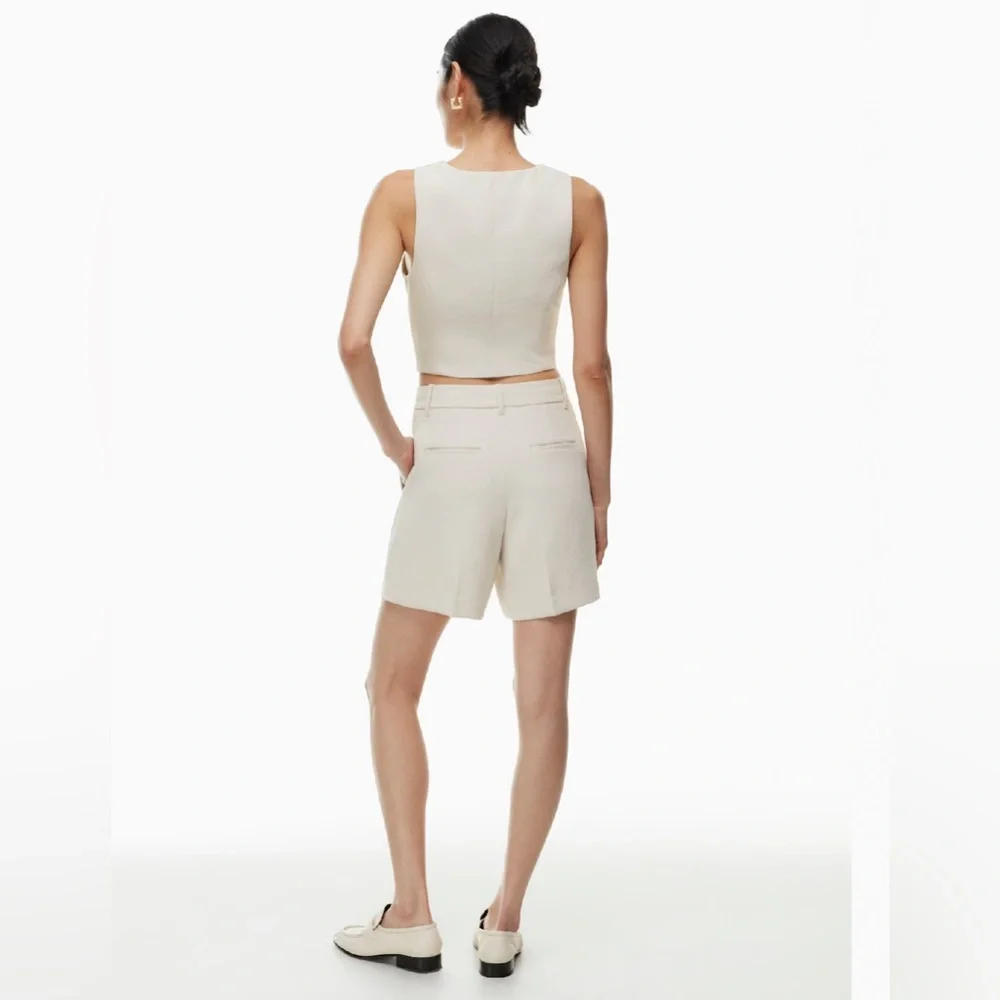 Aritzia mid thigh 5” short - Picture 4 of 9